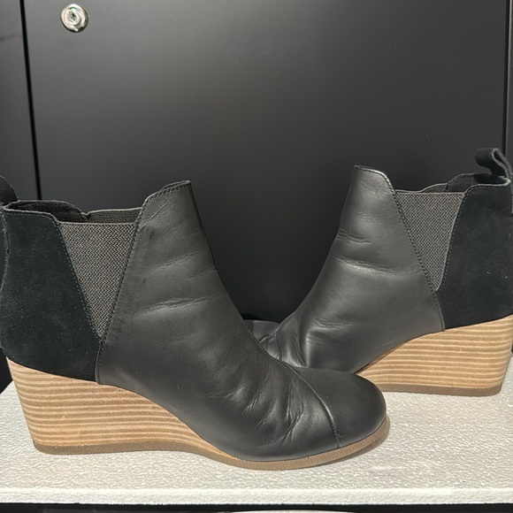 Women’s size 10 | Toms | Black Leather | suede | Wedge Ankle Boots - Picture 5 of 5